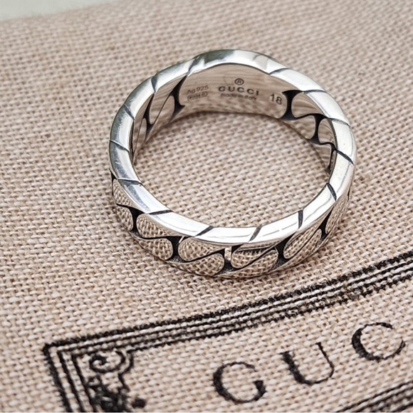 GUCCI- “G” Sterling Silver, Green Enamel, Interlocking Band Ring, Size 7.5 - Picture 15 of 15